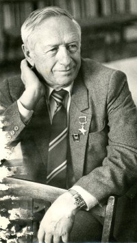 6 марта 1922 года родился Григорий Максимович Рябушко, военный летчик, Герой Советского Союза, почетный гражданин г. Ставрополя.